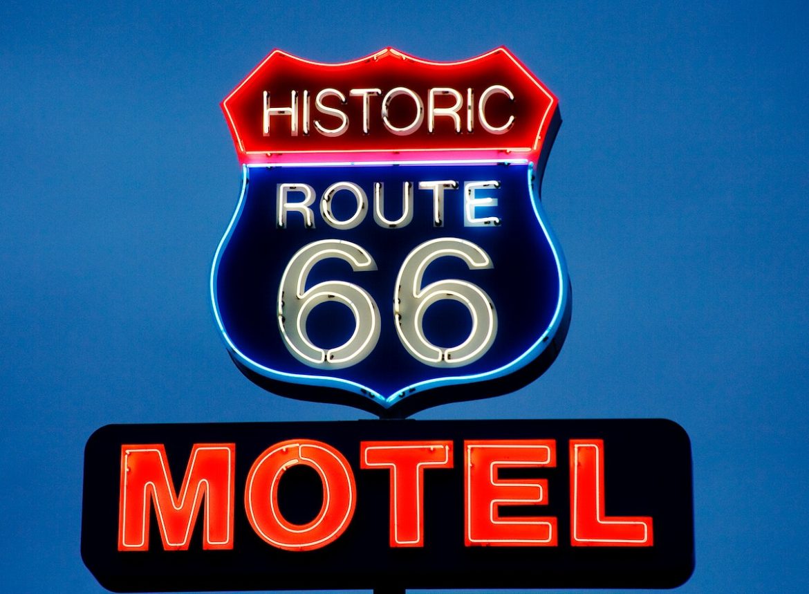 Historic Route 66 Motel sign USA come scegliere dove dormire in america